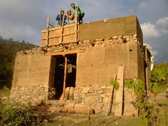 Autoconstrucción de nuestra sede: Casa La Lumbre
